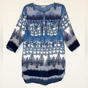 Westport Navy, Blue & White Hi-Low Tunic Floral/Paisley Blouse - size M